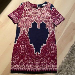 EUC Navy Short Sleeve Shift Dress w/ Magenta Motif